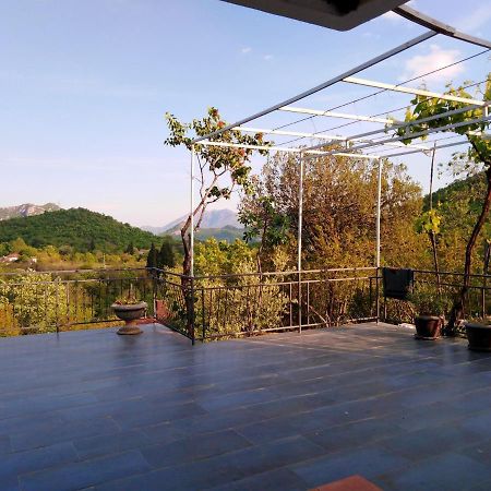 Country House "Lipa" Komarno Virpazar Eksteriør billede
