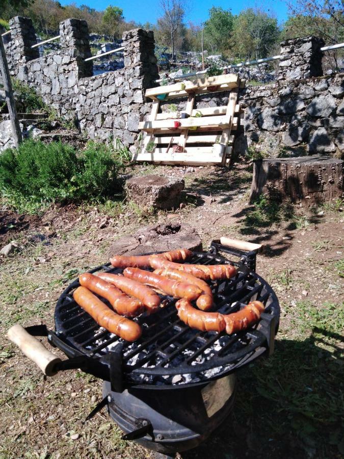 Country House "Lipa" Komarno Virpazar Eksteriør billede