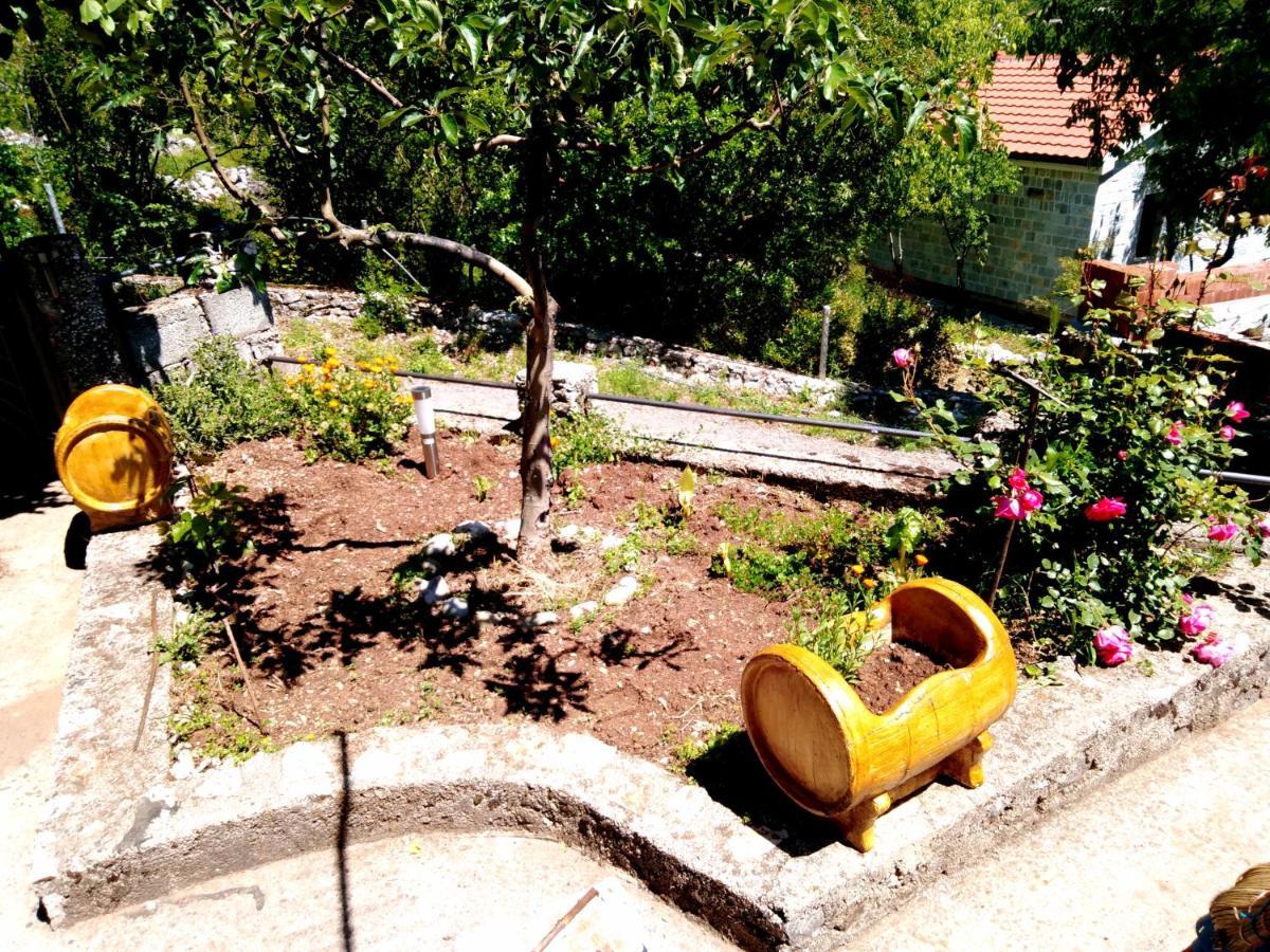 Country House "Lipa" Komarno Virpazar Eksteriør billede